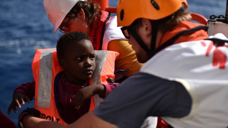 Merkel y el ministro del Interior alemán alcanzan un acuerdo sobre migración