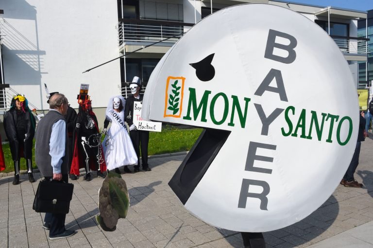 Bayer cierra la compra de Monsanto y apuesta por la agricultura intensiva