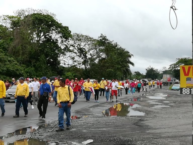 Manifestantes bloquean ruta 32