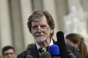 Por derechos religiosos fallan a favor de pastelero que se negó a trabajar para pareja gay