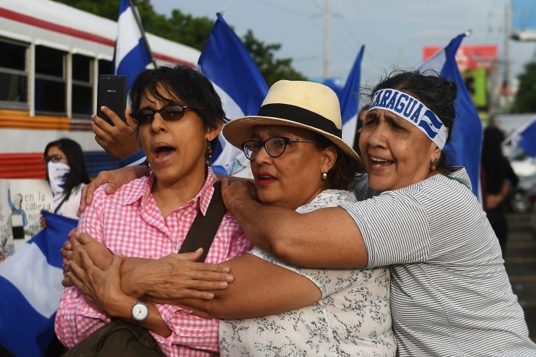 Cadena humana pide salida de Ortega mientras sigue violencia en Nicaragua