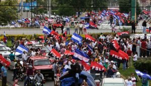 Miles de seguidores del gobierno marchan en apoyo Ortega en Nicaragua
