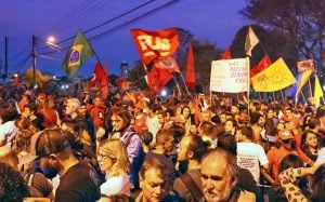 Lula se queda en la prisión, pero vuelve a centrar los focos en Brasil