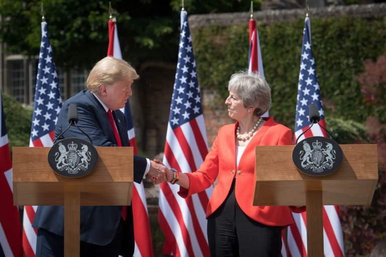 Trump sugirió a May demandar judicialmente a la UE por el Brexit