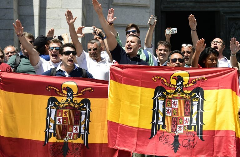 Ultraderecha protesta en Valle de los Caídos contra traslado de restos de Franco