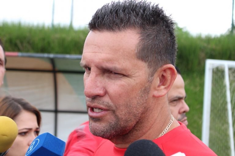 Alajuelense veta al árbitro del Clásico: “No queremos más a Hugo Cruz”