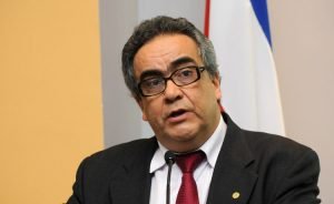 Garante ético del Gobierno recibe 125 millones al año por pensión de lujo