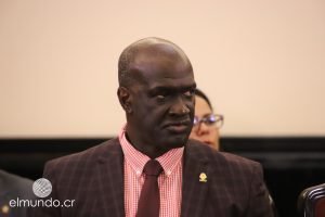 Cruickshank pide cuentas al ICE por capacitación de 25 funcionarios en China