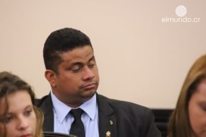 Diputado de RN a presidenta del Congreso: Sabe que se tiene que cuidar