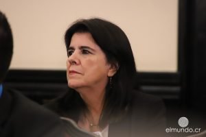 Floria Segreda considera que 4000 leyes del país deben ser derogadas