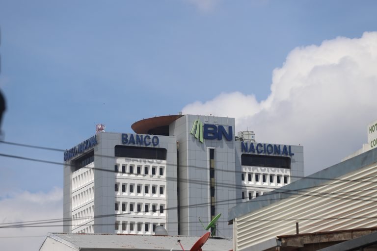 ¿Cómo se ahorra dinero con la adquisición de seguros autoexpedibles?