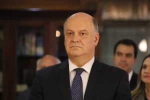 Gobierno considera ‘injusto’ pagar mes de salario a funcionarios en huelga