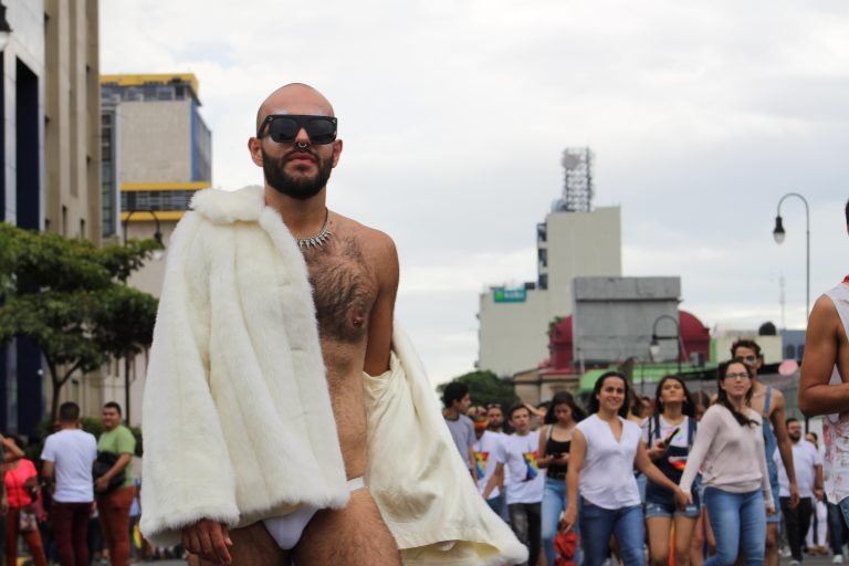 Gobierno de Chaves prohíbe participación de menores de edad en cierre de la Marcha del Orgullo LGTBIQ+
