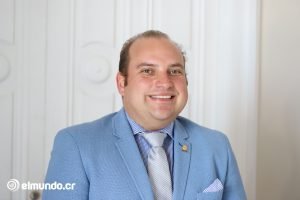 Comisión da plazo hasta el 22 de enero a MOPT para que se pronuncie sobre taxi y Uber