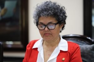 Sterling a Catalina Montero: Usted sabe que tengo mucha información que se puede revertir en su contra