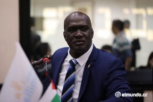 Cruickshank: La renuncia de Piza es lo mejor que podía ocurrir