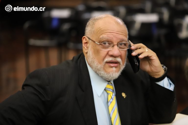 Carlos Avendaño presenta proyecto para auxiliar departamento de cobro judicial