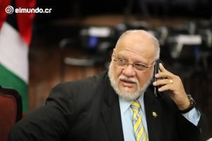 Carlos Avendaño presenta amparo contra el PANI por negarle información