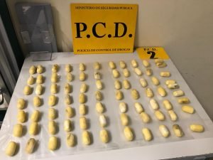 PCD impide que extranjero salga del país con carga de droga intracorporal