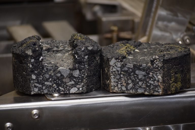 Desamparados podría tener caminos con asfalto verde