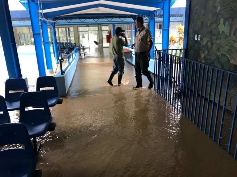 Inundación dejó incomunicado a ebais de la Fortuna en Limón