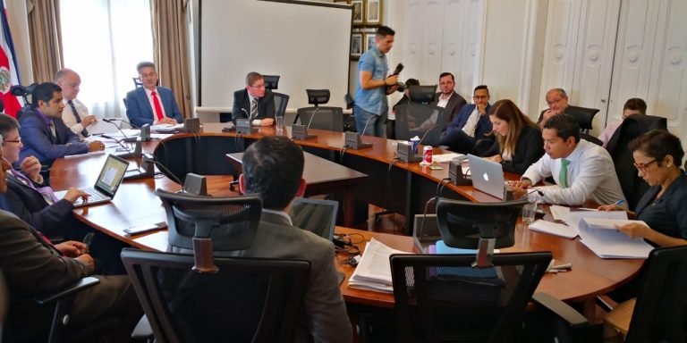 Gobierno espera presentar nuevo texto de plan fiscal en 2 semanas