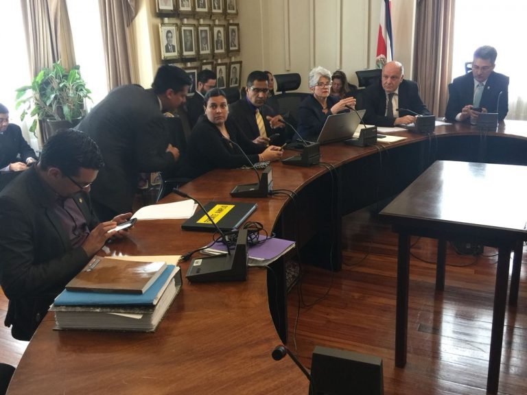 Piza no teme retraso de plan fiscal por sesión en Guanacaste