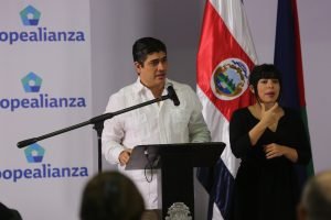 Carlos Alvarado anunció la aprobación de crédito por $400 millones