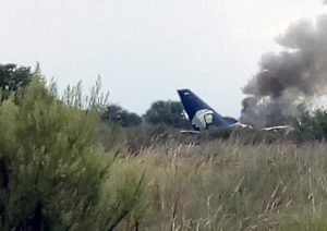 Un avión de pasajeros se accidenta al despegar en norte de México