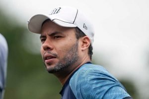 Santos de Bryan Ruíz despide a su director técnico