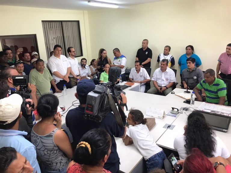 Carlos Alvarado: La prioridad es la atención de los diques de Matina, Estrada y Corina