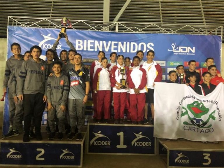 Belén campeón por quinta vez en femenino y tetracampeón en masculino en natación