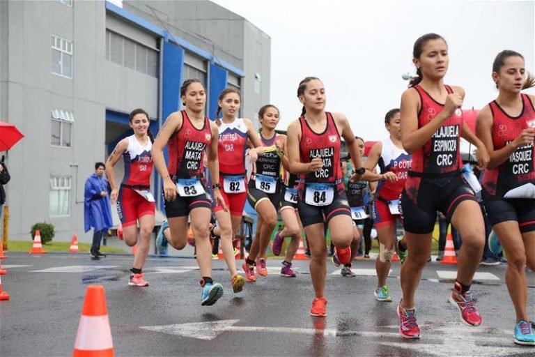 La lluvia convirtió al triatlón en acuatlón oficial