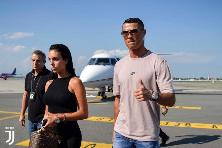 Cristiano Ronaldo ya está en Turín, anuncia la Juventus