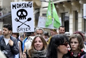 De la heroína al glifosato: tres cosas a saber de Bayer y Monsanto