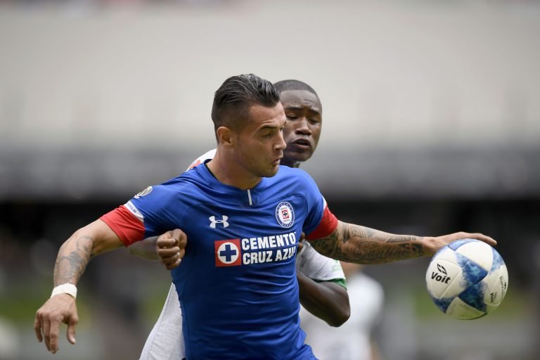 Cruz Azul vence 1-0 al Toluca y sigue imparable en el fútbol mexicano