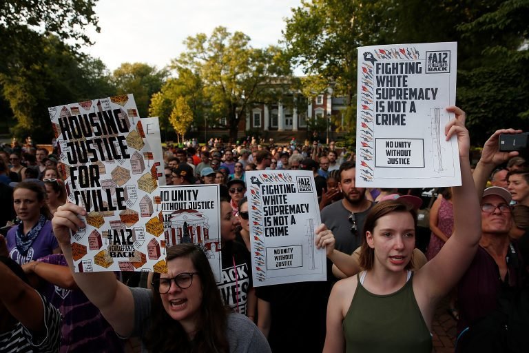 Neonazis marchan en Washington un año después de Charlottesville