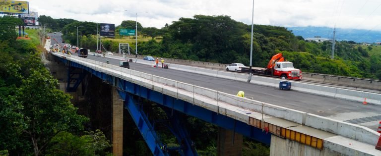 Domingo y lunes se demarcará el nuevo puente Virilla en Santa Ana con cierres nocturnos