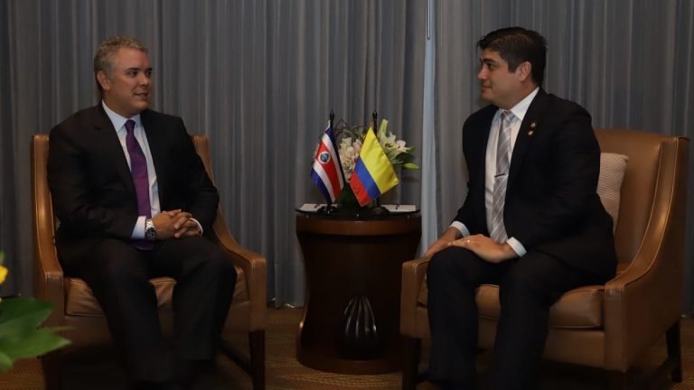 Narcotráfico, transporte público e intercambios culturales dominan reunión bilateral