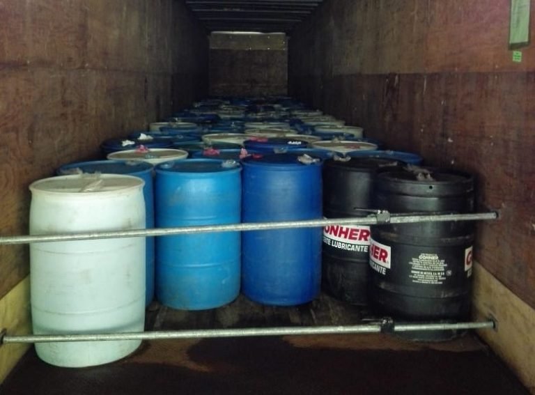 Decomisan 102 estañones con etanol por ser identificados como jabón líquido al ingresar al país