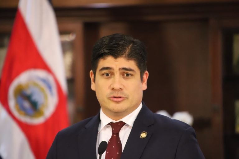 Carlos Alvarado se une a recibimiento del Papa Francisco en Panamá