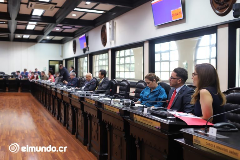 Fracción del PLN rechaza acuerdo entre el Gobierno y sindicatos de la CCSS