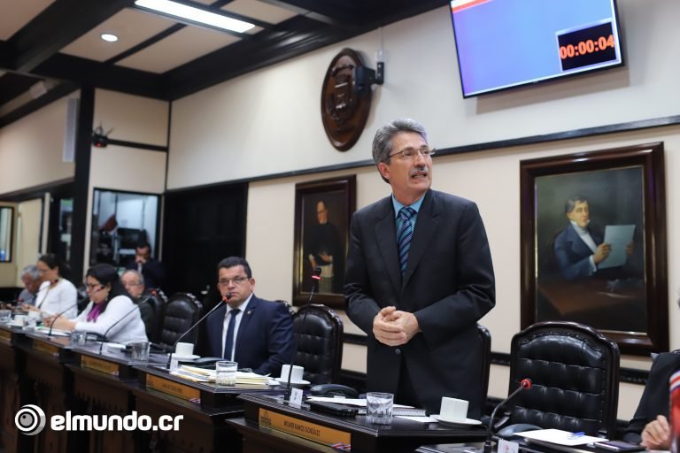 Diputados del PAC presentan acciones para superar la crisis