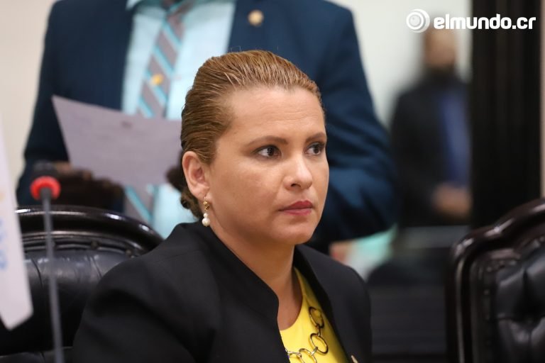 Carmen Chan en contra de talar por completo Árbol de Guanacaste