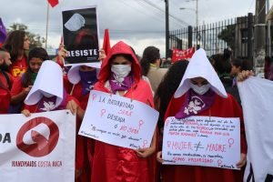 Manifestantes piden frente a Casa Presidencial: Aborto legal, seguro y gratuito