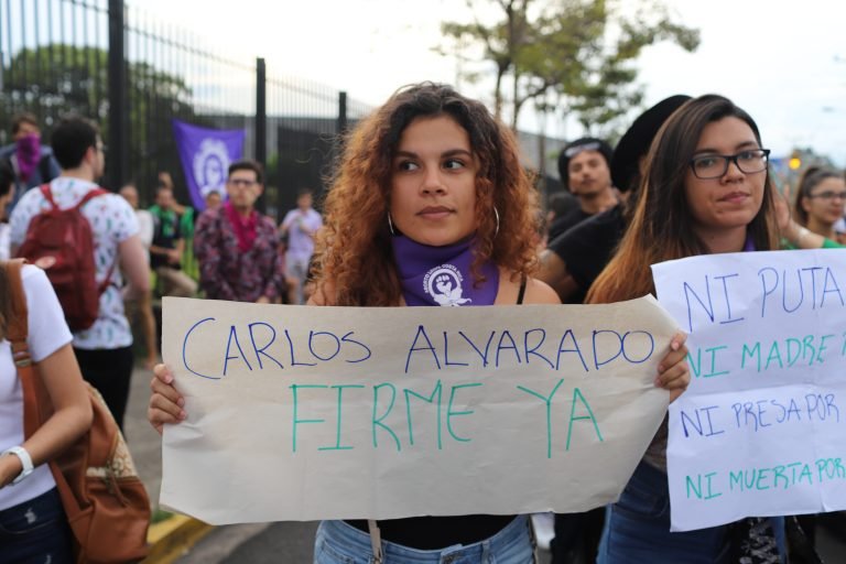 Galería fotográfica: Manifestación “Aborto Legal Ya” frente a Casa Presidencial