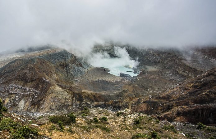 Costa Rica se convierte en el primer país en la región con un sistema de seguridad en un volcán