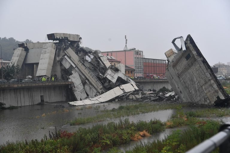 Una treintena de muertos por derrumbe de puente en autopista italiana