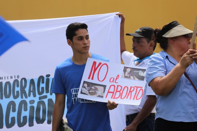 81,3% de costarricenses rechazan el aborto libre