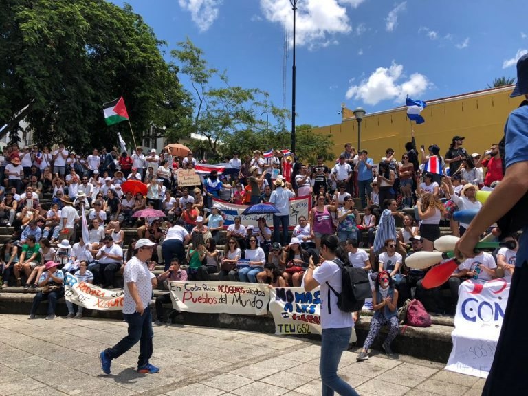 Miles de costarricenses salieron a marchar contra la xenofobia